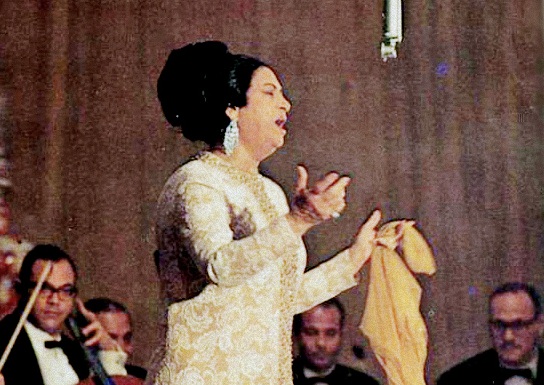 شعراء “سيدة القصيدة العربية”: من الدفاتر إلى الحناجر